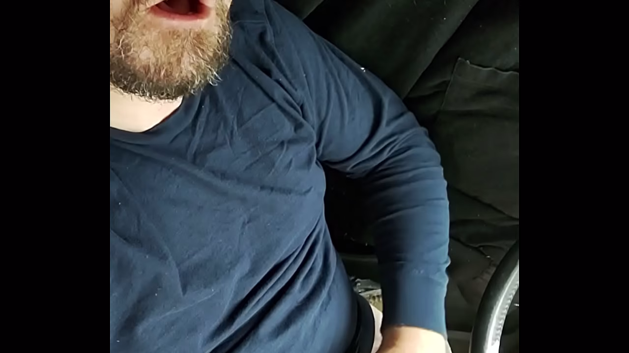 FINISHING UP AND CUMMING QUICK RIGHT AFTER THE BOSS CALLED ME ON MY BREAK