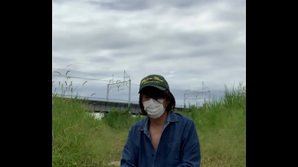 Download Video - 女装まゆ河原で全裸