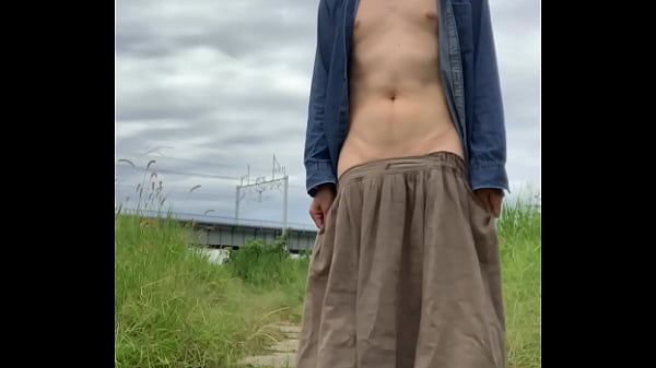 女装まゆ河原で全裸