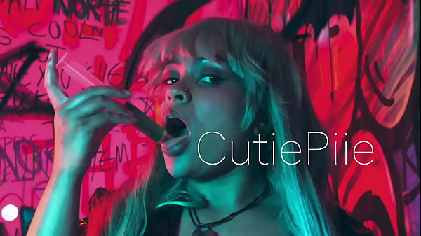 Foot Fetish And Pussy Stuffing