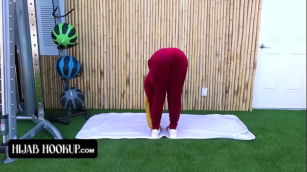 Hijab Hookup - Cute Arab Babe Leaves Her Trainer To Stretch Her And Work On Her Orgasms