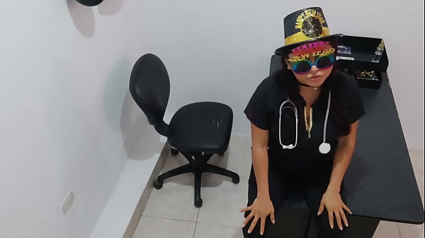 WITH GREAT EXCITEMENT I INSERTED AN ANAL PLUG AND TOLD MY SUBSCRIBERS: HAPPY NEW YEAR, I WISH YOU A LOT OF INTENSE SEX THIS COMING YEAR