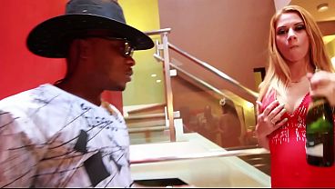 Cowgirl BLONDE LOVES SUCKING BIG DICKS