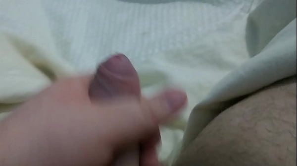 Download Video - Gabriel batendo uma punheta e gozando pra voc&ecirc;s