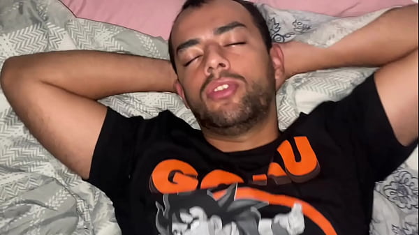 Apenas socando toda pica no rabo desse macho que clama por uma rola grossa no cu, puta que dá para todos os machos.