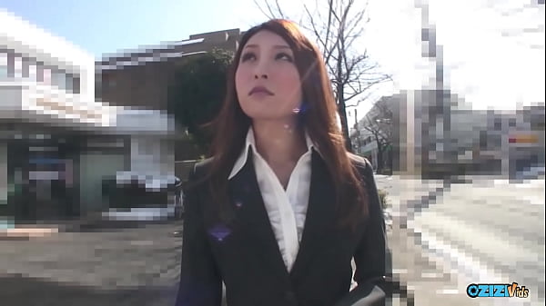 Fazendo Dogging - Dei pra 2 estranhos na rua e deixei eles gozarem na minha boca