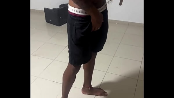 Download Video - pintor Hetero casado nao resiste o novinho dotado que chegou da escola e o melhor acontece no final