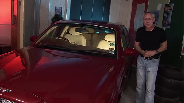 Threesome sex with Elle Brooks and Jasmine Webb are sluts get their pussies fucked