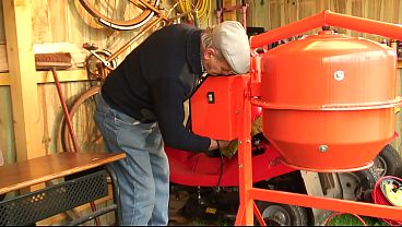 Amateur french slut gives her ass to an old and young men gets fisted and pee while riding a cock - FPTV