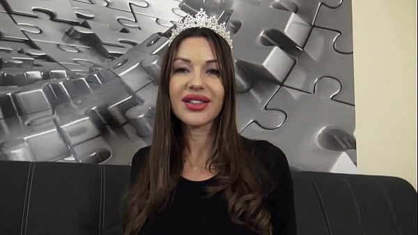 Pay for me you pig! You money loser! Pay for your perfect money princess