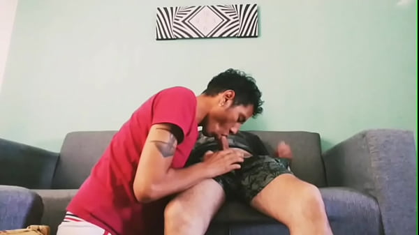 Tarde de mamadas y humo con mi papi hairy. Deli...