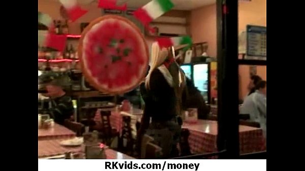 Jeune Fille Désespérée Nue En Public Et Baise Pour Payer Son Loyer 20