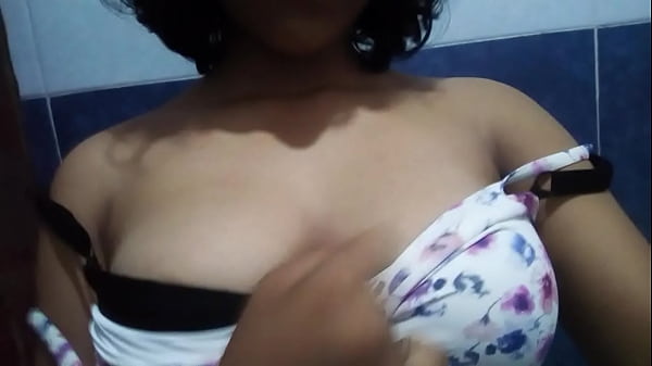 Download Video - Me manda video mostrandome &comma;sus enormes tetas