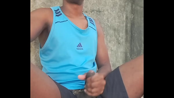 NanaBukkake fazendo gangbang, com DP, v&aacute;rios machos gozando na boca e ela engolindo tudo