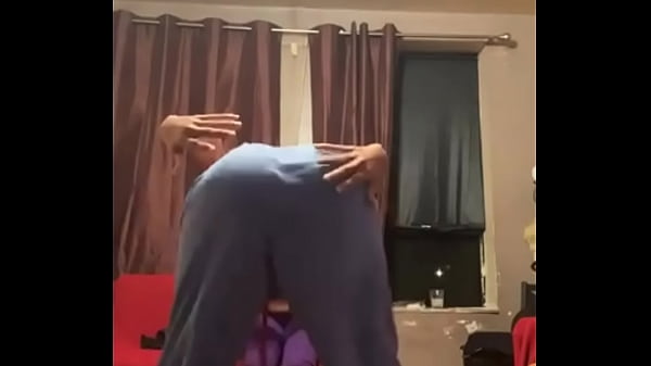 Ebony twerking