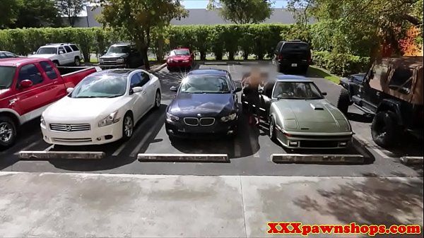 Amateur babe pawns car and pussy