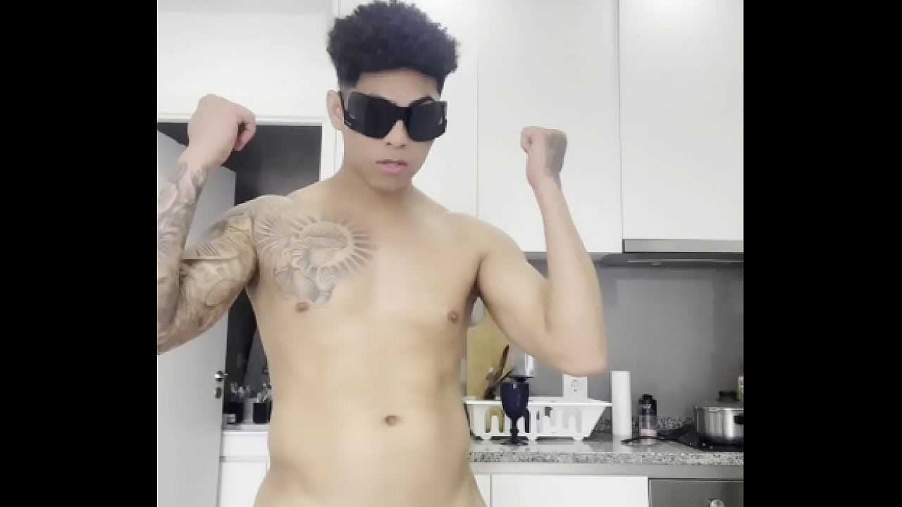 Chico latino masturbándose en un taxi
                   gay solo boys muchos negros