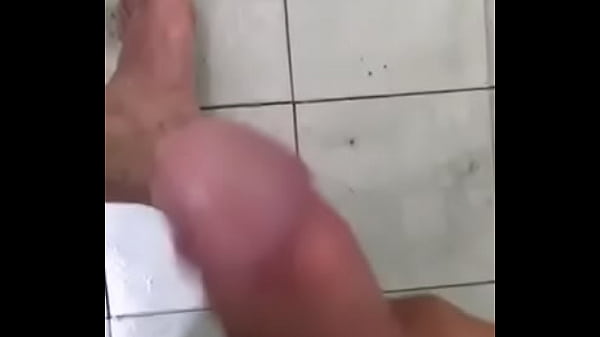 Me la jalo en el baño
