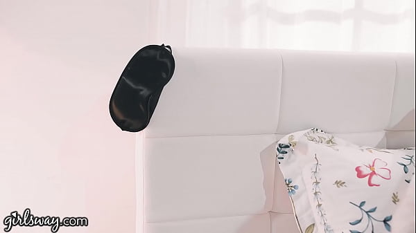 Download Video - GIRLSWAY Silvia Saige Has Blindfold Threesome For Dirty Senses Purposes