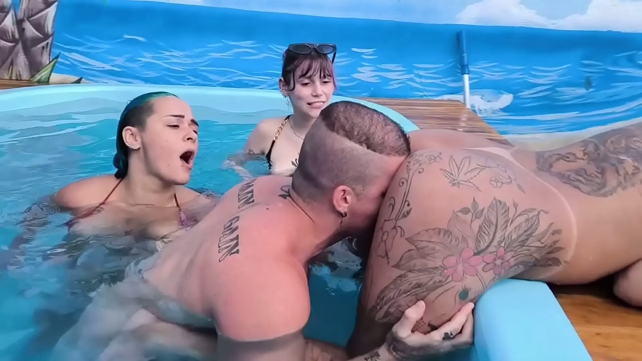 3 safadas fazem sexo com o piscineiro do pau grande