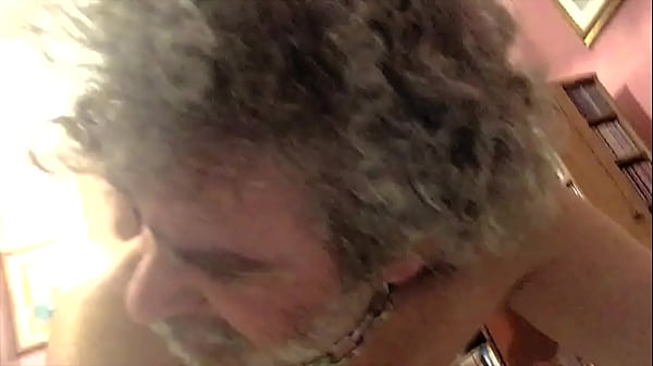 Download Video - Fant&aacute;stico garanh&atilde;o de 84 anos gozando na bunda de um prostituto barbudo&period;