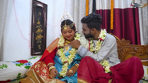 DESI NEWLY MARRIED HUSBAND WIFE HARDCORE FUCK AT FIRST NIGHT FULL MOVIE ( HINDI AUDIO )