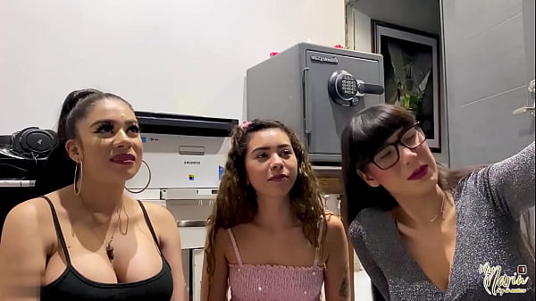 Download Video - Sorprendemos al vecino chupandole la verga y comiendonos su semen