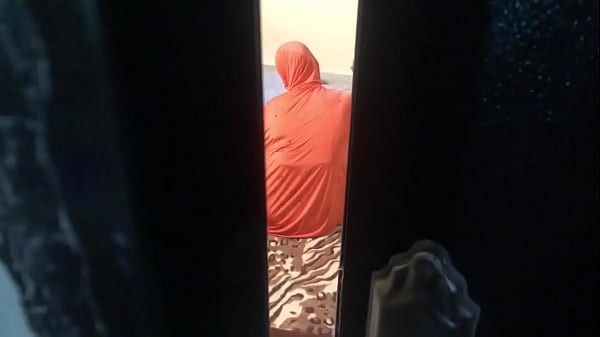 Download Video - Muslim step mom fucks friend after Morning prayers