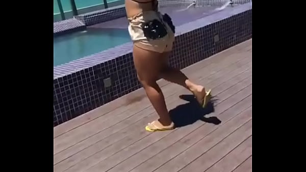 novinha do bund&atilde;o rebolando fantasticamente