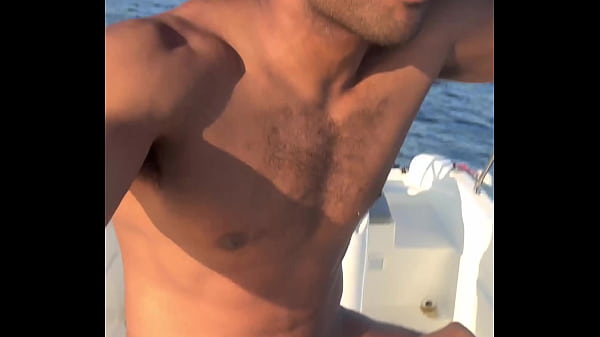 SEXO EN BARCO ME LLEVO AL CENTRO DEL MAR Y SE C...