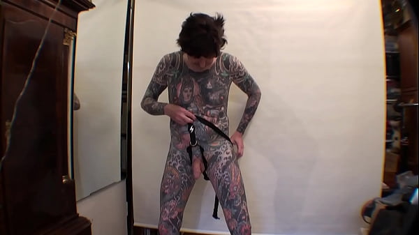 Tattoo Boy LeeHarper Pinnomen Show Off With a B...