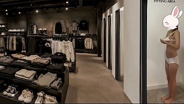 2 in 1 公共の場で 18 歳の若い女性が服屋とファッションキャスティングでセックス