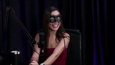 She left crying because they wanted to take off her panties! - Nayra Castro (Moai TV)