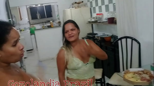 Pizza Time Chez El Toro De Oro Et Paty Butt Bombomd4 Assistant À La Lingerie Motoboy Et Bruxo Fire Enregistrant Tout