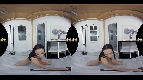 VIRTUALPEE - Nicol Love In Yoga Pants