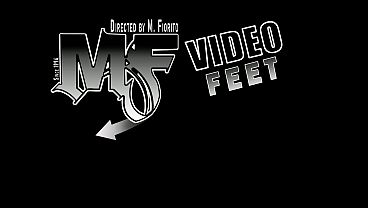 Mi Primamastra Se Calienta Viendo El Partido De Espa&ntilde;a Vs Japon Le encanta tocarse La Concha Y El culo 4