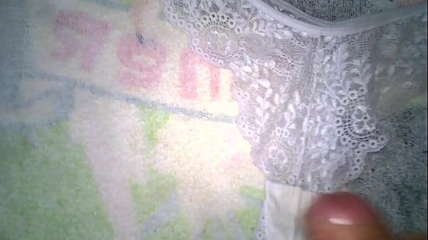 Calcinha melada de buceta da cunhada