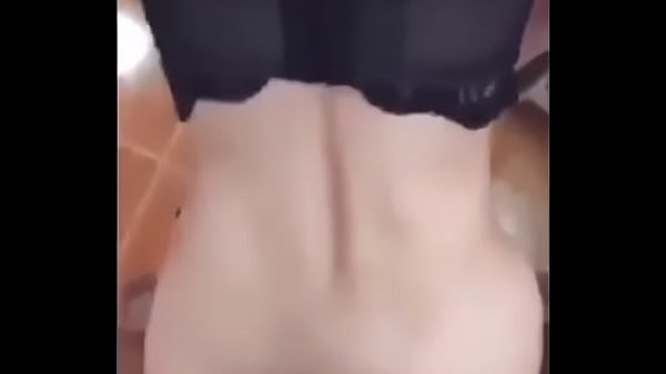Une Femme Salope Séduit Secrètement Sa Sœur Au Travail.