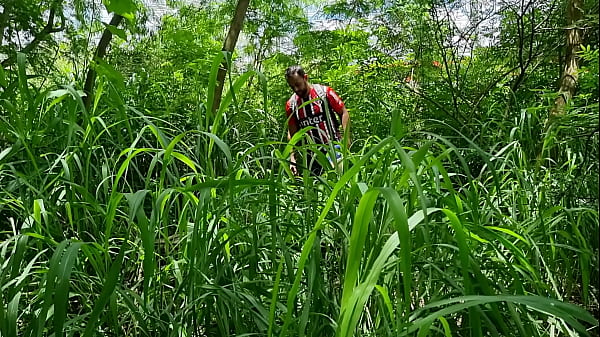 Entrei na mata em busca de foder com desconheci...