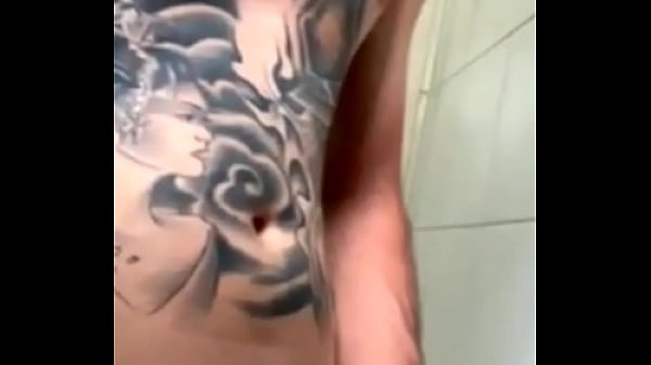 MACHO GOSTOSO TATUADO BRANQUINHO DELICIA