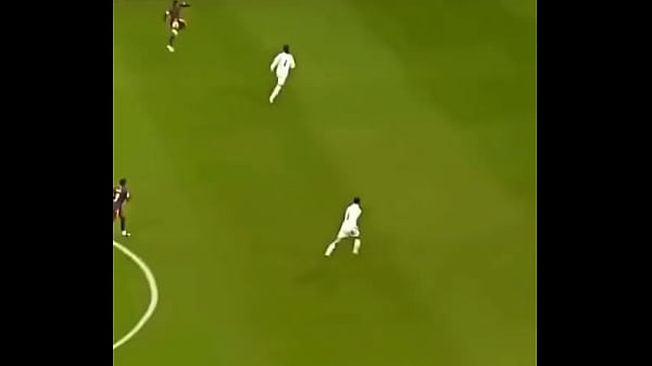 Ronaldinho fedendo geral no drible