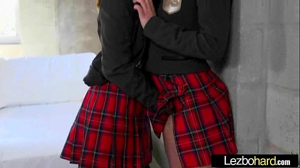 Download Video - &lpar;Cali Sparks & Kelly Greene&rpar; Teen Horny Lez Girls Play In Front Of Cam mov-9