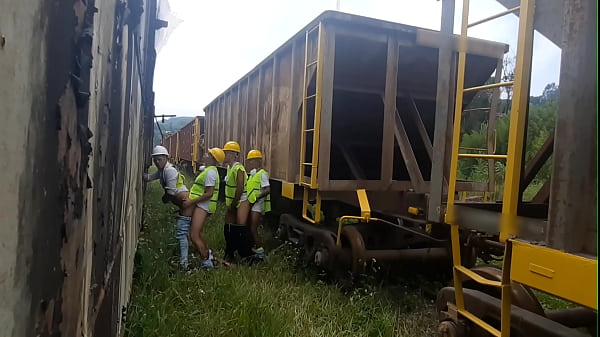 OPER&Aacute;RIOS FODERAM GOSTOSO COM O CHEFE DURANTE A...