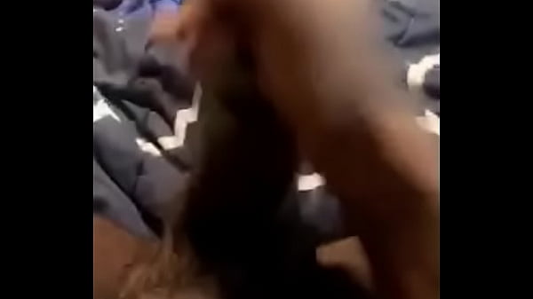 Ts Noir Gémissant Éjaculation