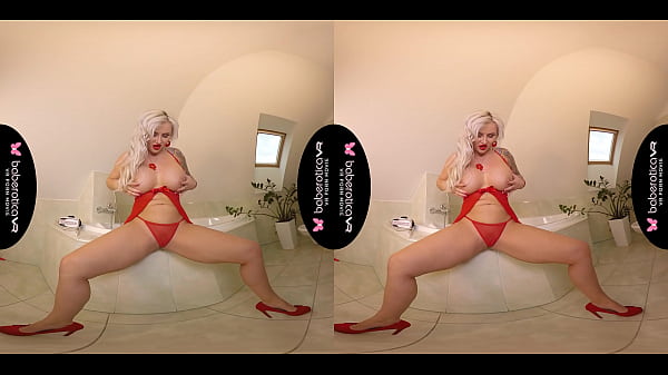 Solo blonde big tits Jarushka Ross hevy masturbating with glass in VR.