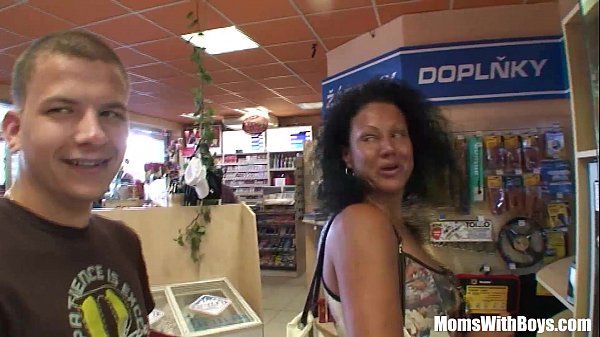 Mature Lady Picked-up And Fucked In An Abandone...
