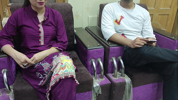 Download Video - Dating app se Anjan se Milne aayi ghar pe saara foreplay karne main hi chut gili ho gayi saara ke muh main hi discharge kar diya