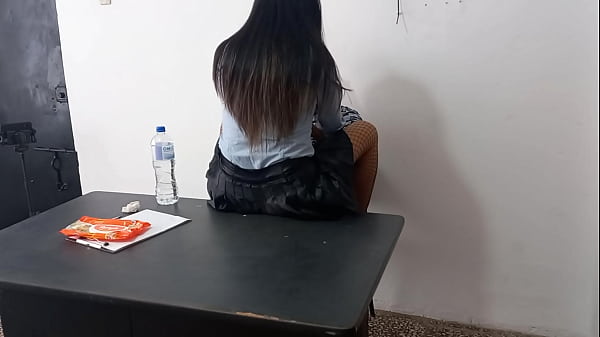 Download Video - ME FOLLE A LA SECRETARIA DE MI PADRASTRO EN LA OFICINA&excl;&excl; DESCUBRI QUE LA SECRETARIA DE MI PADRASTRO ES UNA PUTA&comma; ELLA ME SEDUCE EN EL TRABAJO Y LUEGO TUVIMOS SEXO EN EL ESCRITORIO Y FINALMENTE SEXO DE PIE LENTO