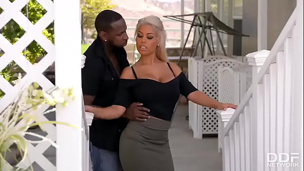 thumb bombshell gets blacked