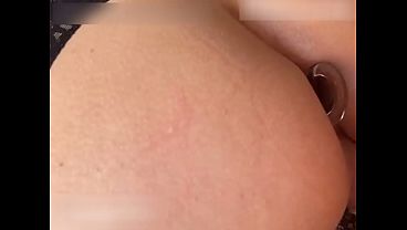 The wife Hotwife a naughty married with plug in the ass and cock entering the pussy, the husband combined with gifted Poderoso258 did she like the surprise?